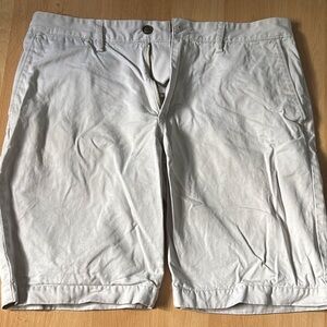 GAP Men's Light Gray Flat Front Shorts